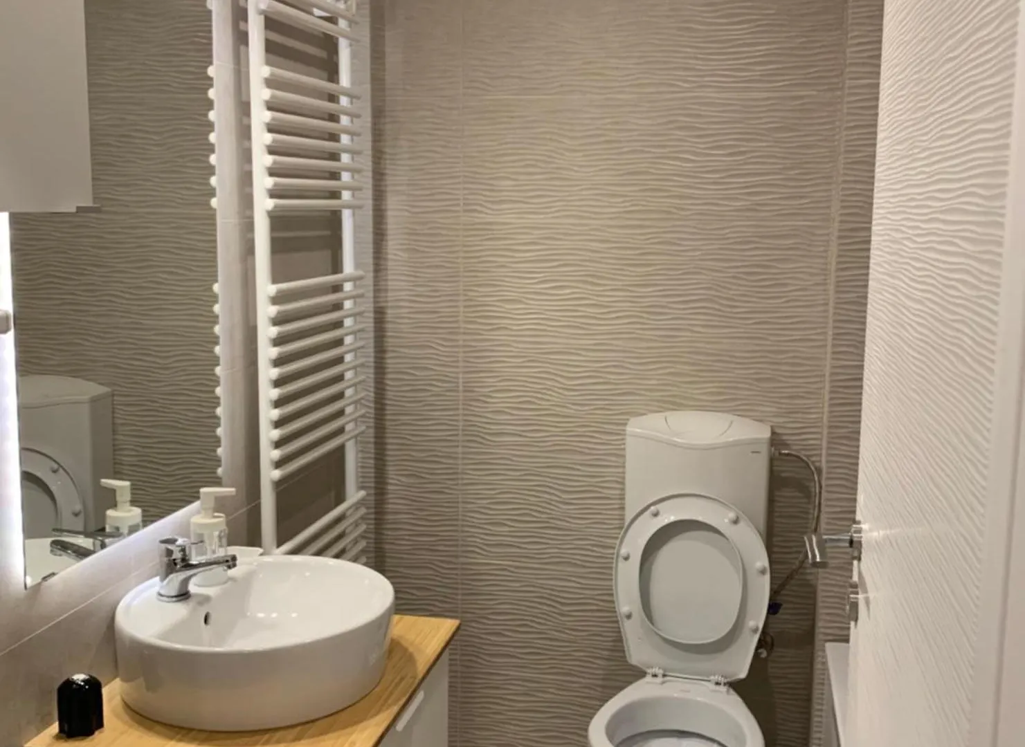 Exquisite Elysian Suite Bucharest Apartment